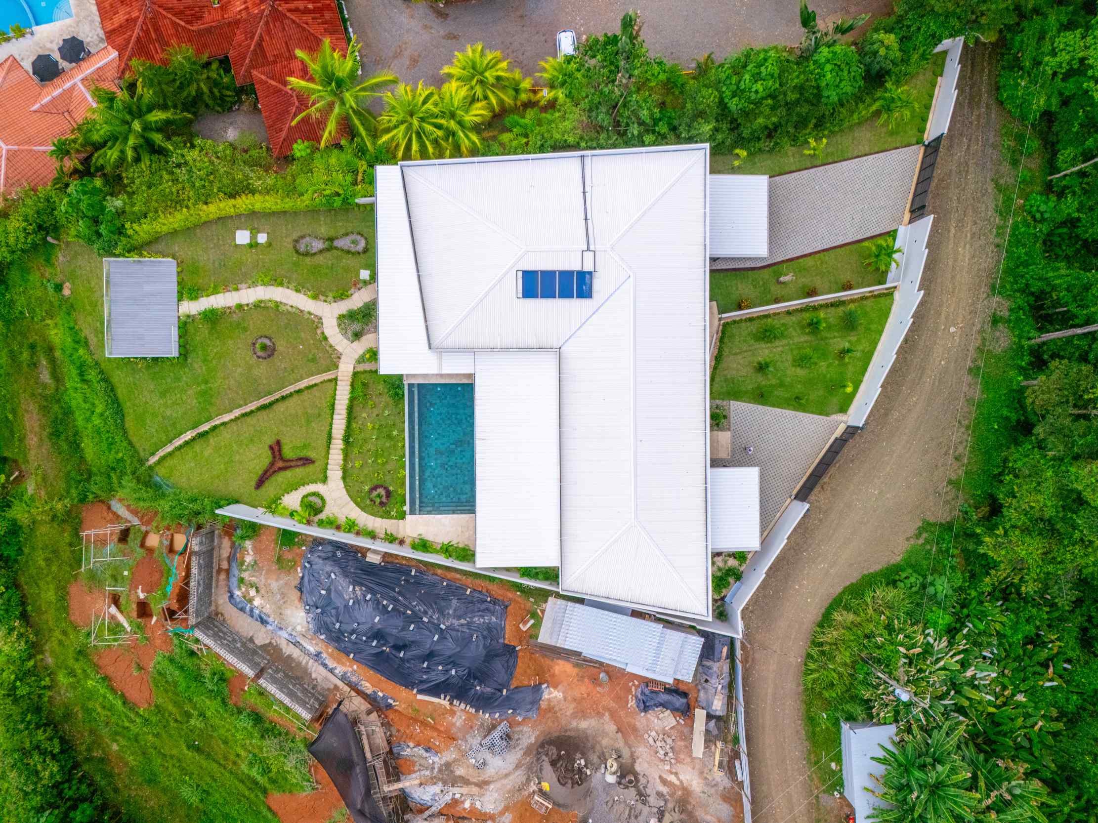 1047